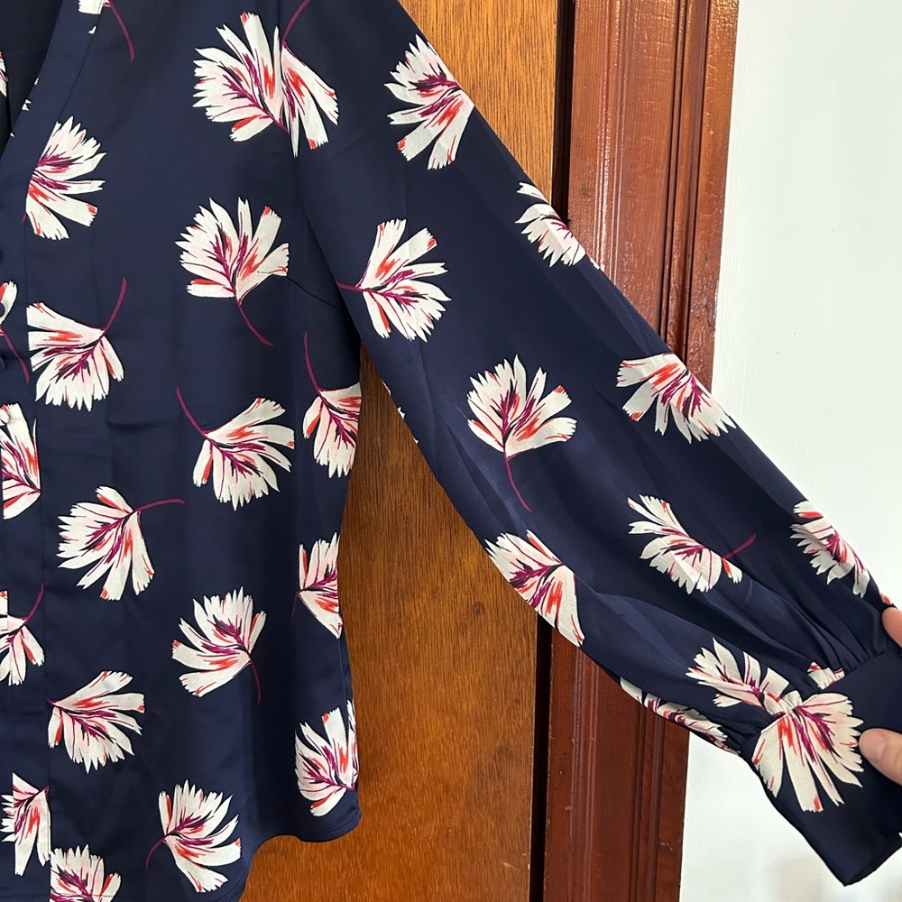Express Navy Floral Blouse - Picture 3 of 7